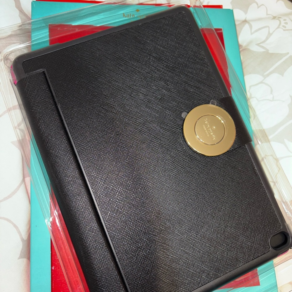 KATE SPADE - Black and Gold Ipad Air 2 Case